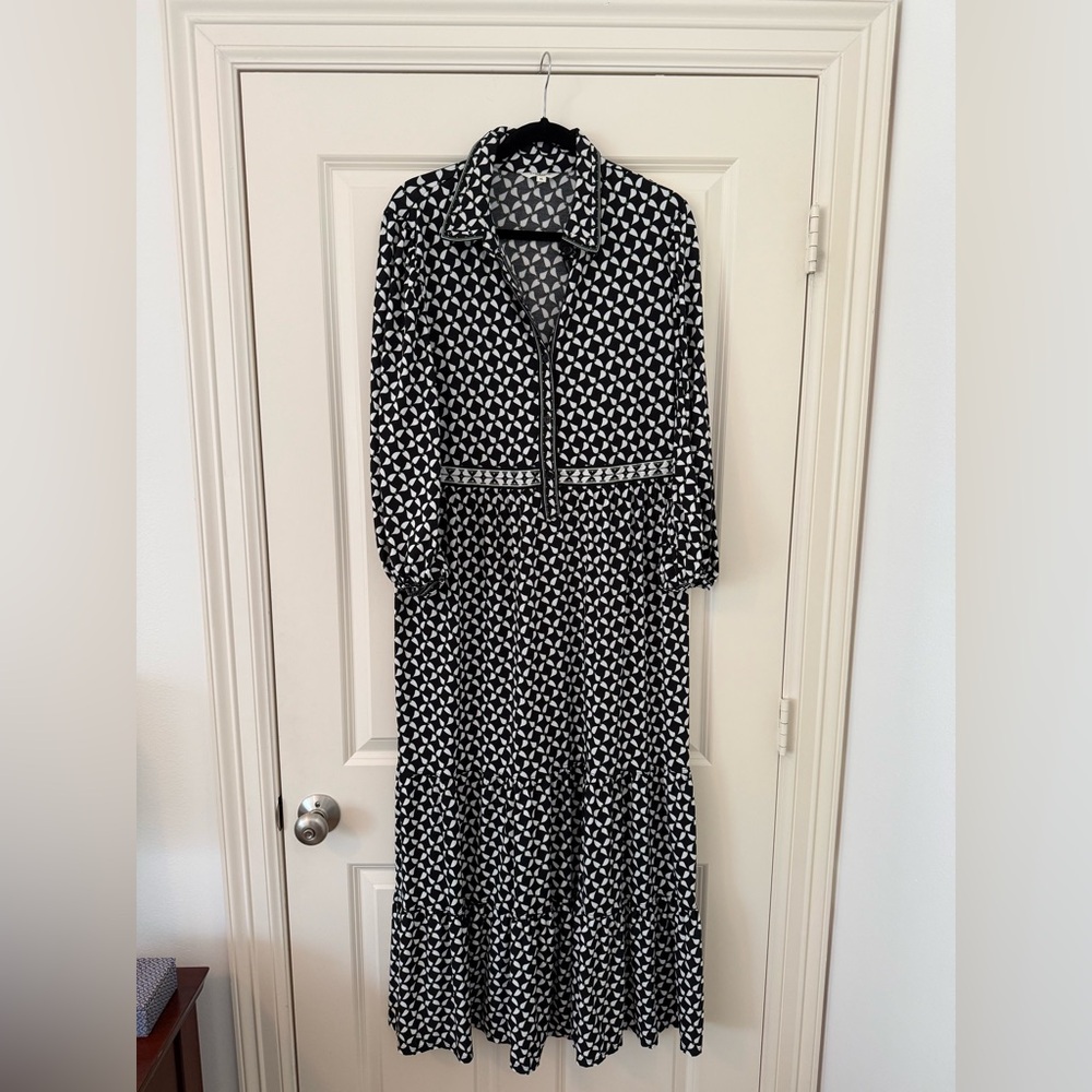 Max Studio Black & White Geometric Maxi Shirt Dress